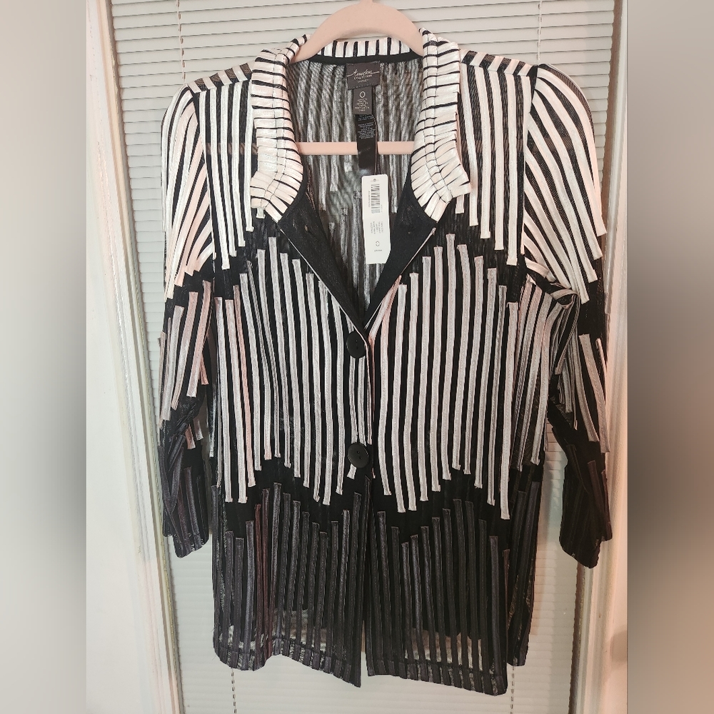 CHICOS TRAVELERS Collection Strip Jacket size 0. P2P19 stretches Box 3